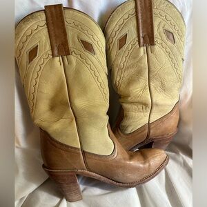 Rare vintage fry boots size 7.5, cream and brown leather.